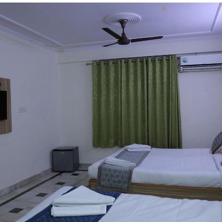 Hotel Star Palace - Near Karol Bagh Metro Дели Экстерьер фото