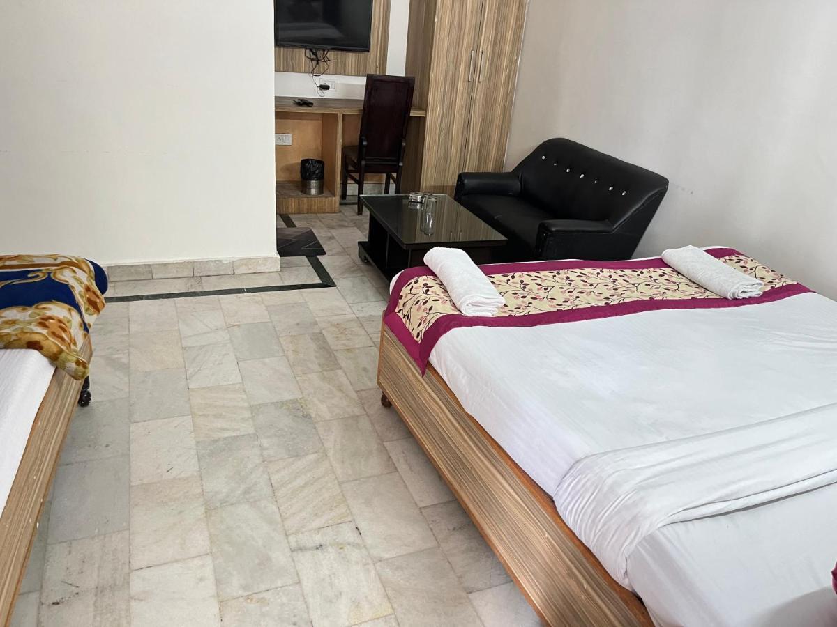 Hotel Star Palace - Near Karol Bagh Metro Дели Экстерьер фото