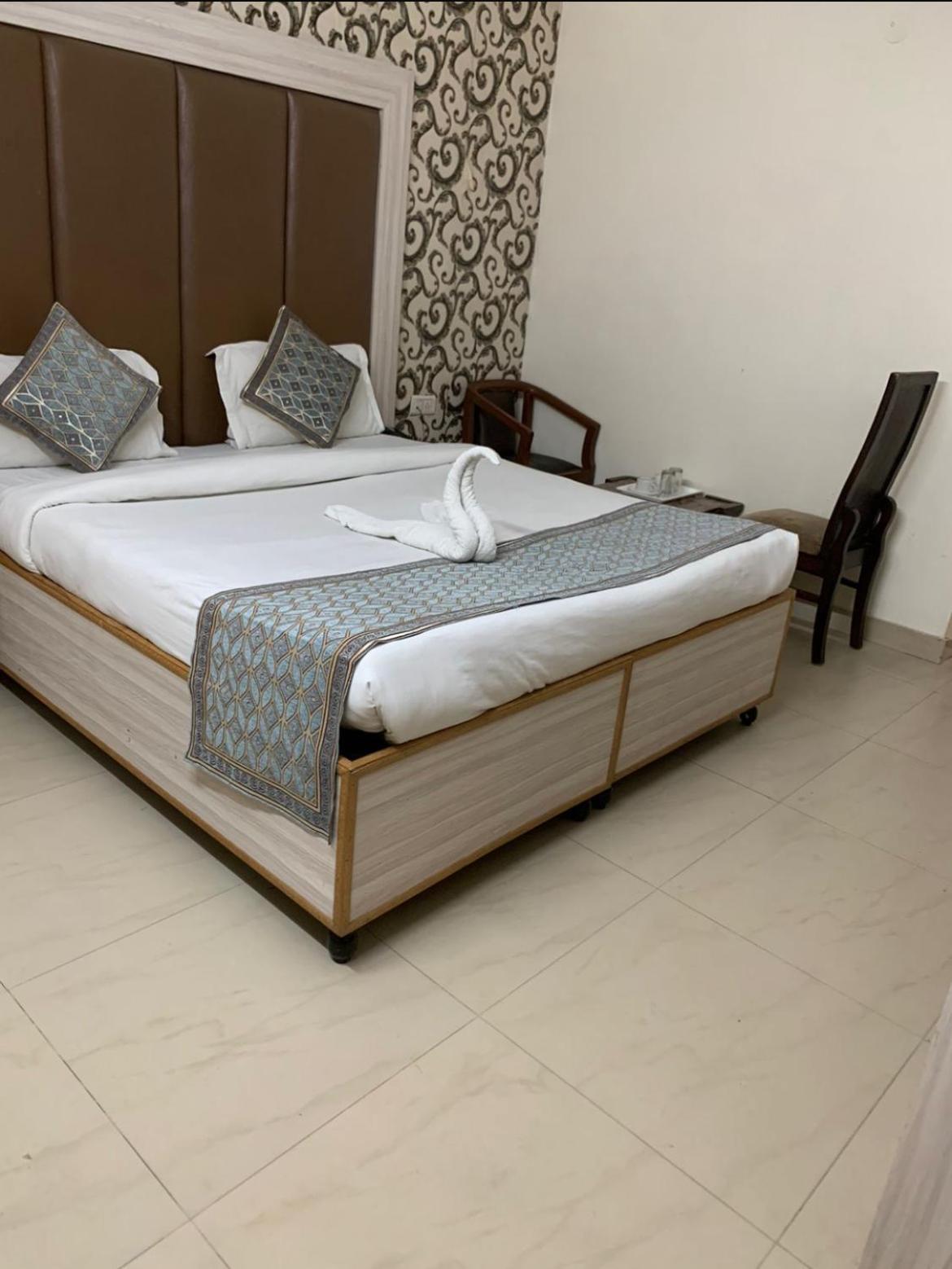 Hotel Star Palace - Near Karol Bagh Metro Дели Экстерьер фото